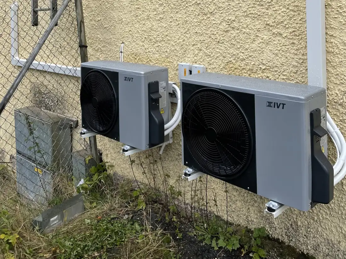 Installation av luftvärmepump för värme och kyla på kontor i Fritsla